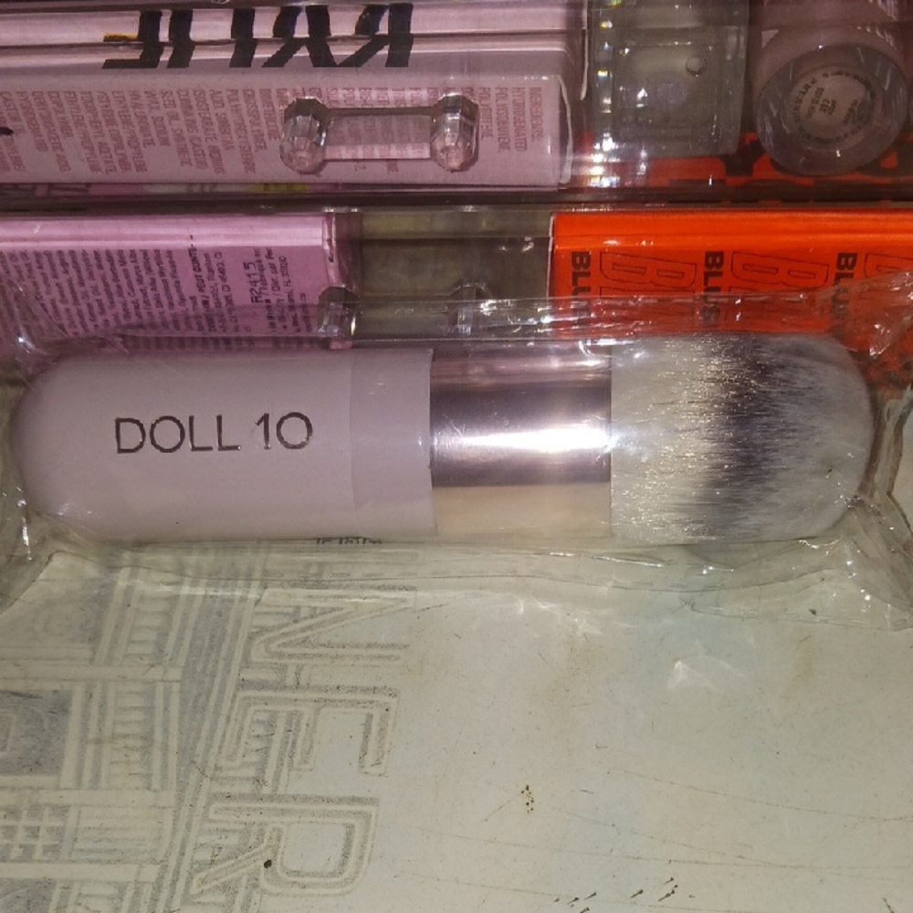 Doll 10 Makeup Brush - White and Silver